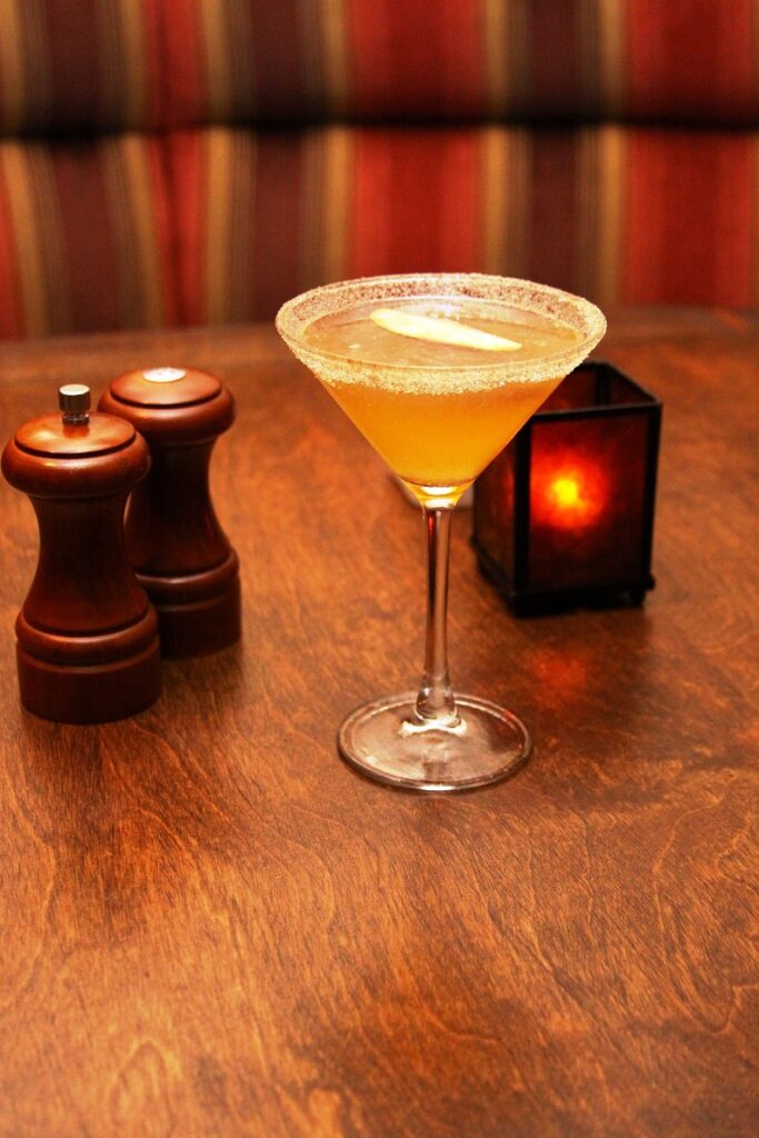 thanksgiving-cocktails-apple-cider-martini